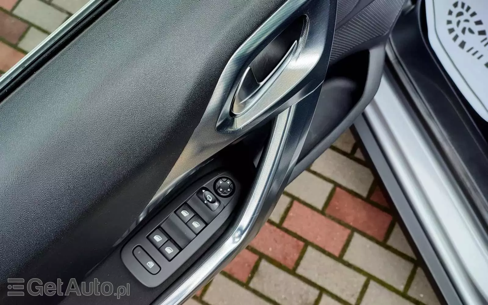 PEUGEOT 2008 PureTech 82 Allure