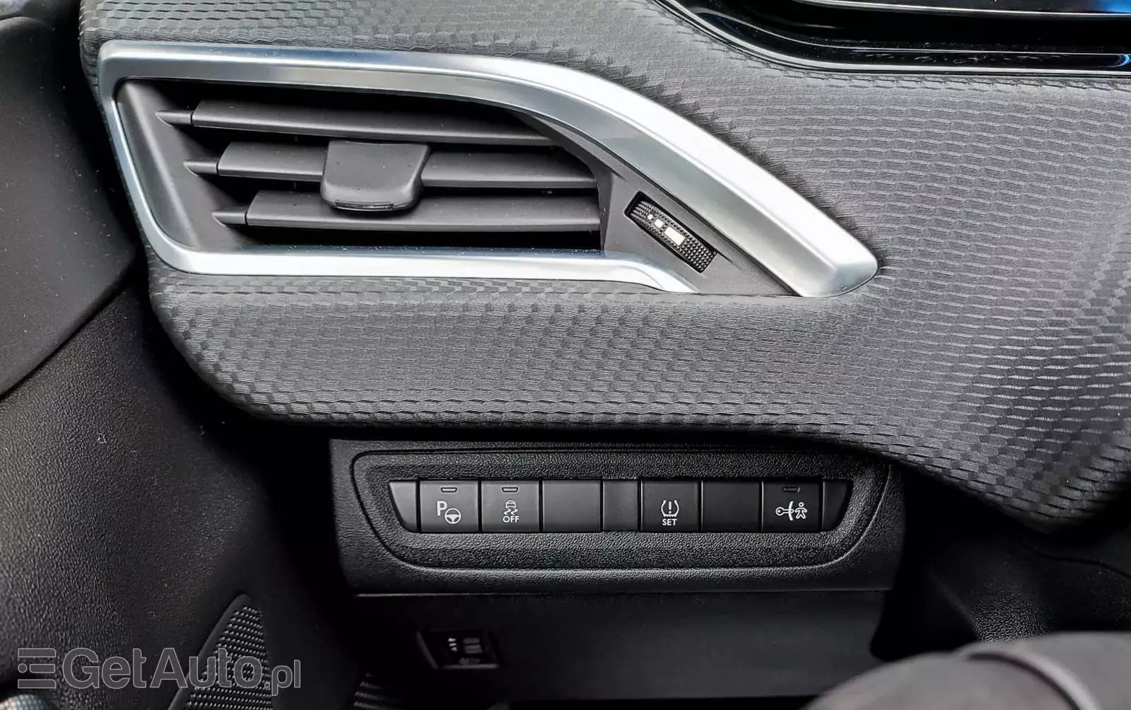 PEUGEOT 2008 PureTech 82 Allure