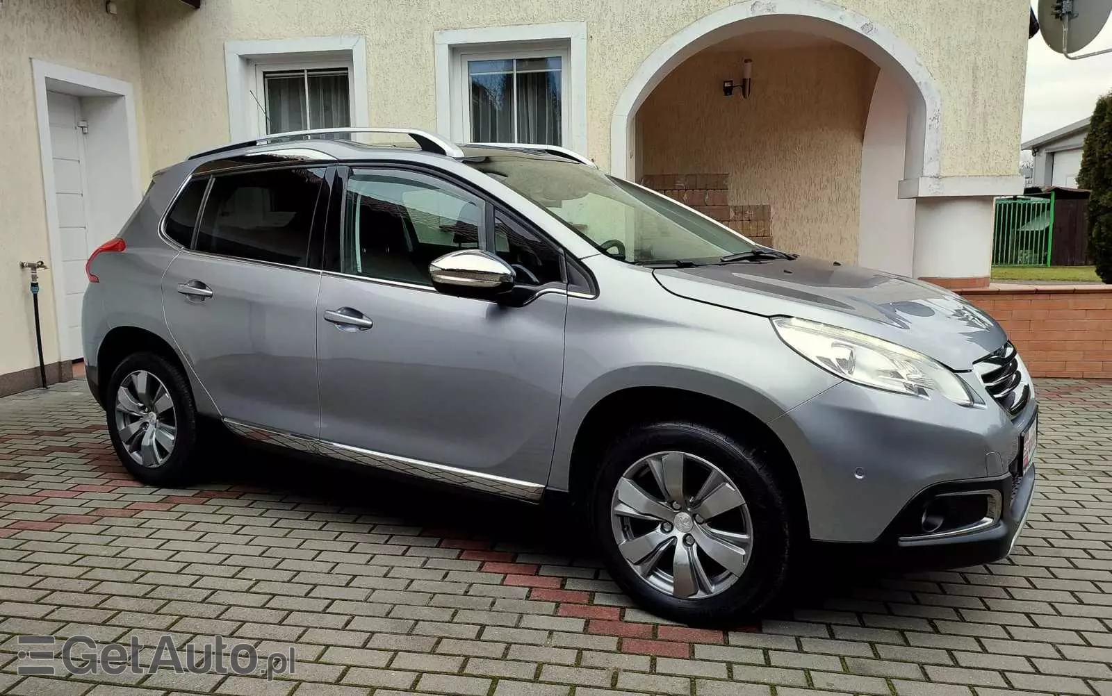 PEUGEOT 2008 PureTech 82 Allure