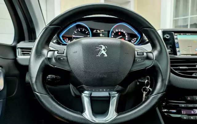 PEUGEOT 2008 PureTech 82 Allure
