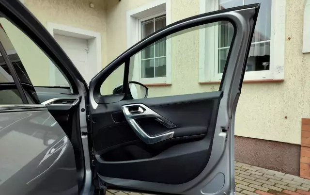 PEUGEOT 2008 PureTech 82 Allure