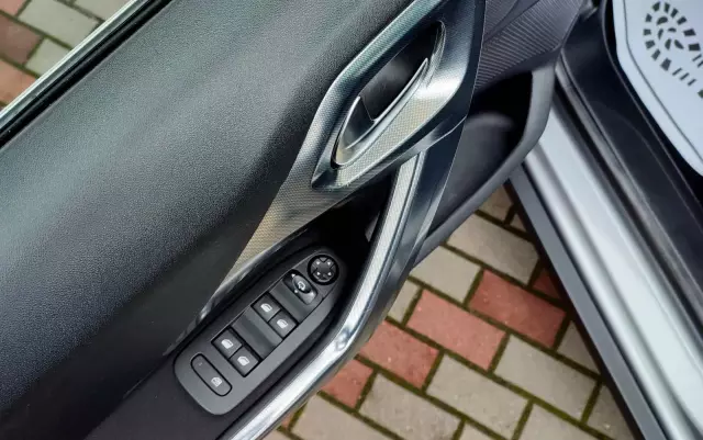 PEUGEOT 2008 PureTech 82 Allure