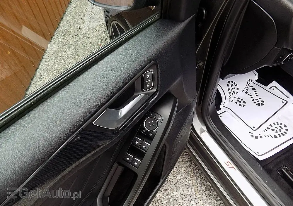 FORD Focus SW Ver-turnier-1-5-ecoblue-start--stopp--system-st--line-design