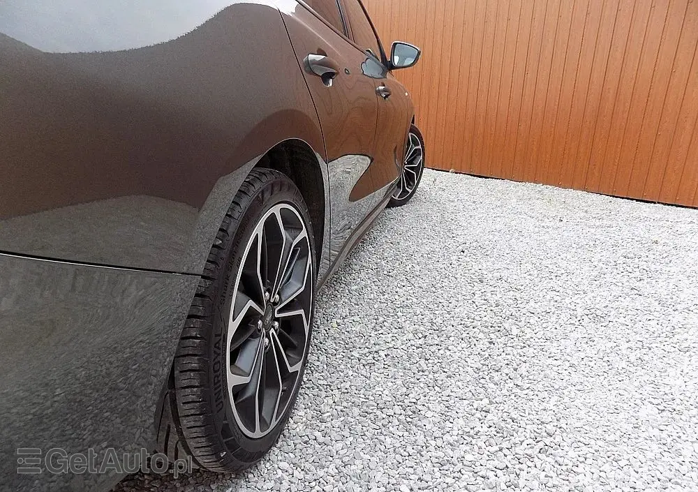 FORD Focus SW Ver-turnier-1-5-ecoblue-start--stopp--system-st--line-design