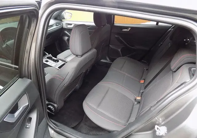 FORD Focus SW Ver-turnier-1-5-ecoblue-start--stopp--system-st--line-design