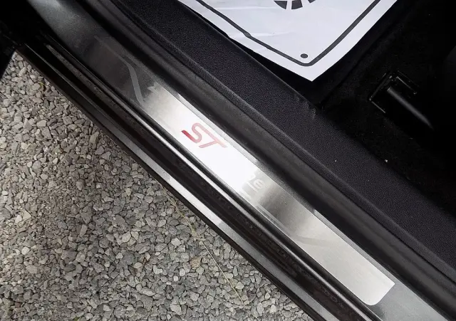 FORD Focus SW Ver-turnier-1-5-ecoblue-start--stopp--system-st--line-design