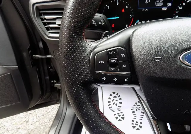 FORD Focus SW Ver-turnier-1-5-ecoblue-start--stopp--system-st--line-design