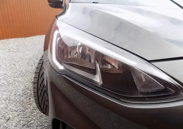 FORD Focus SW Ver-turnier-1-5-ecoblue-start--stopp--system-st--line-design