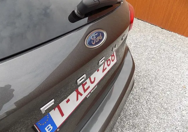 FORD Focus SW Ver-turnier-1-5-ecoblue-start--stopp--system-st--line-design