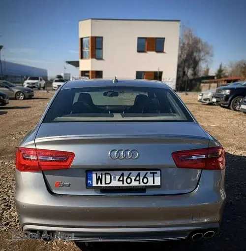 AUDI S6 