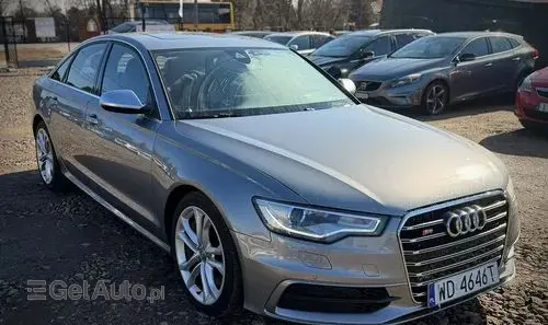 AUDI S6 