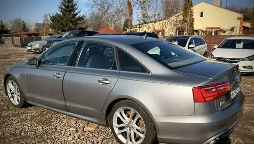 AUDI S6 