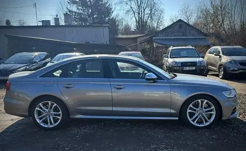 AUDI S6 