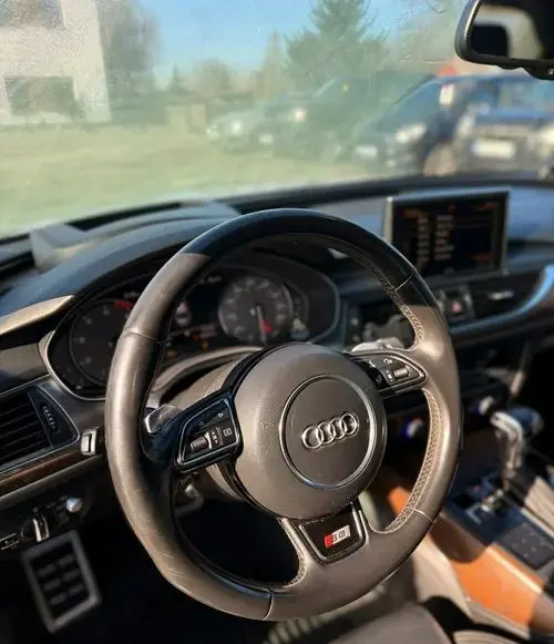 AUDI S6 