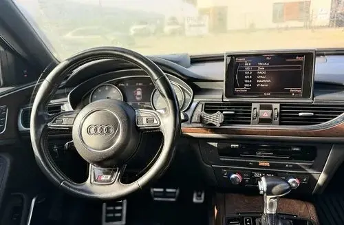 AUDI S6 