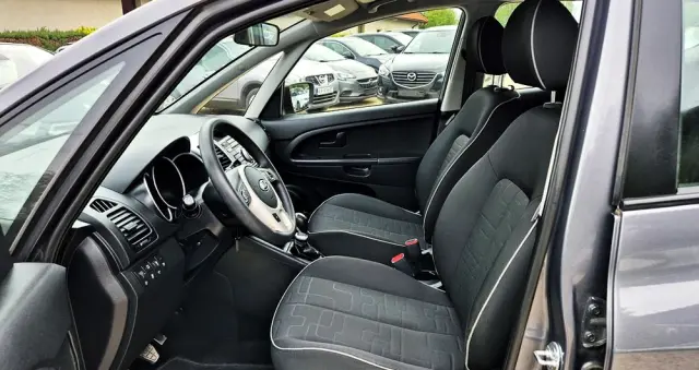 KIA Venga 1.6 CVVT Titanium Collection