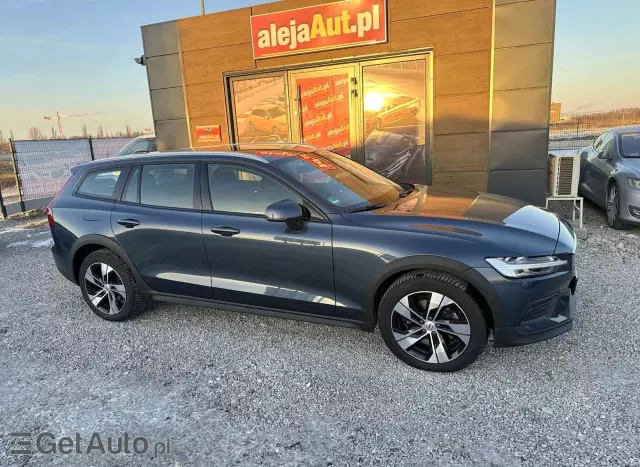 VOLVO V60 Cross Country Pro D4 AWD