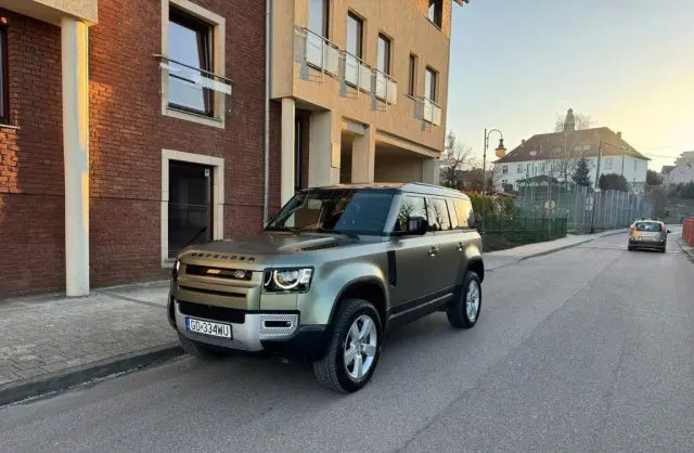 LAND ROVER Defender 