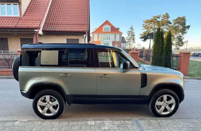 LAND ROVER Defender 