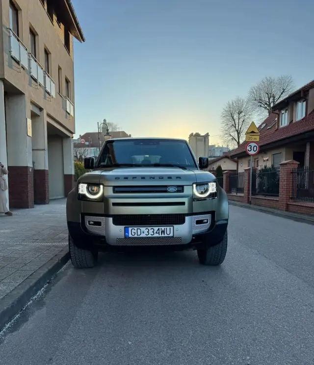 LAND ROVER Defender 
