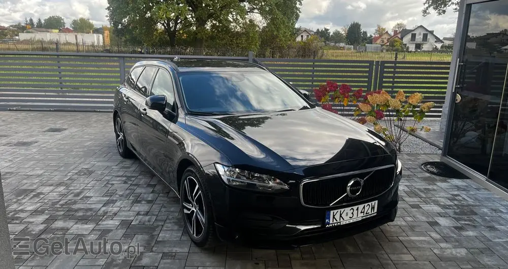 VOLVO V90 D4 Momentum