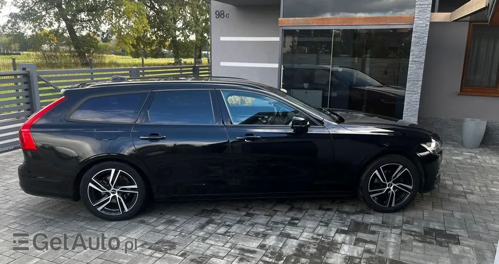 VOLVO V90 D4 Momentum