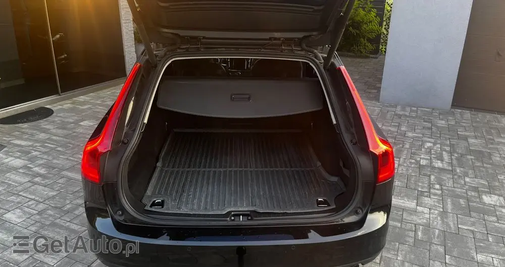 VOLVO V90 D4 Momentum