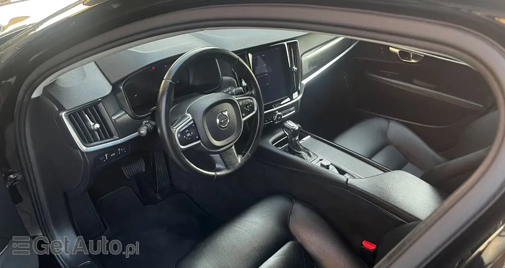 VOLVO V90 D4 Momentum