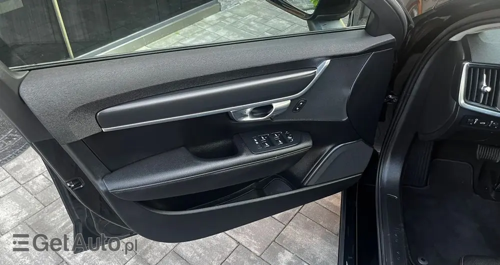 VOLVO V90 D4 Momentum