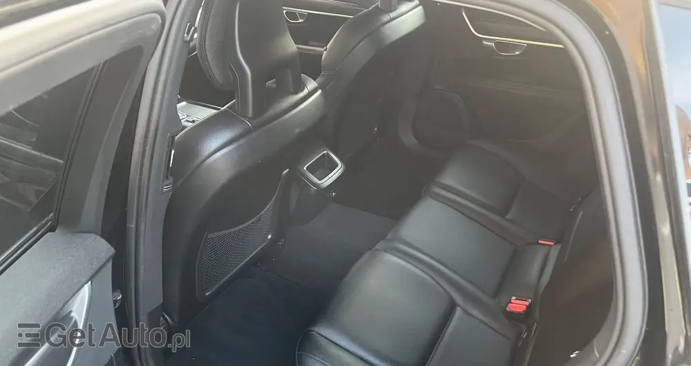 VOLVO V90 D4 Momentum