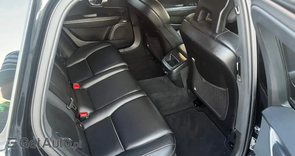 VOLVO V90 D4 Momentum