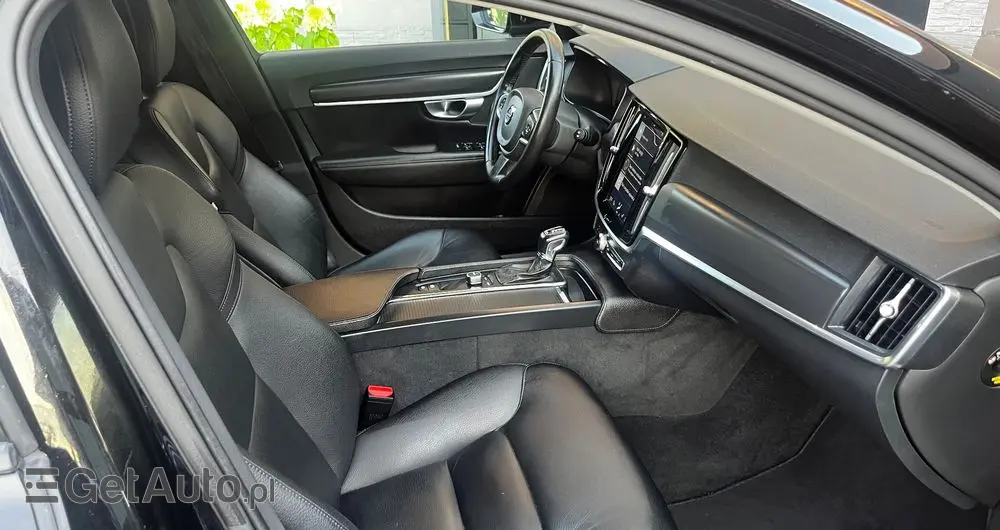 VOLVO V90 D4 Momentum