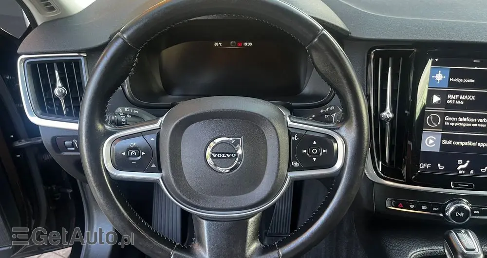 VOLVO V90 D4 Momentum