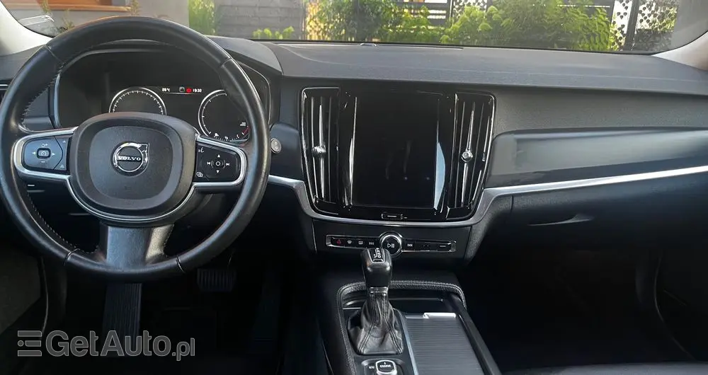 VOLVO V90 D4 Momentum