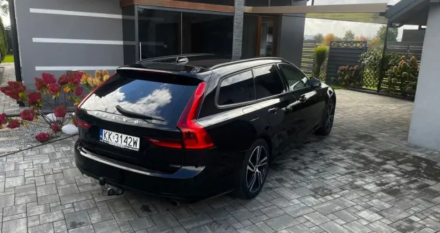 VOLVO V90 D4 Momentum