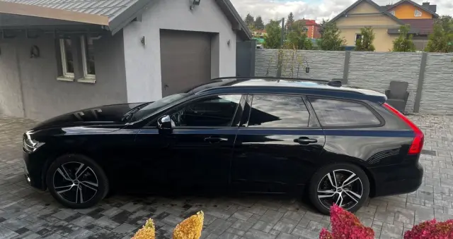 VOLVO V90 D4 Momentum
