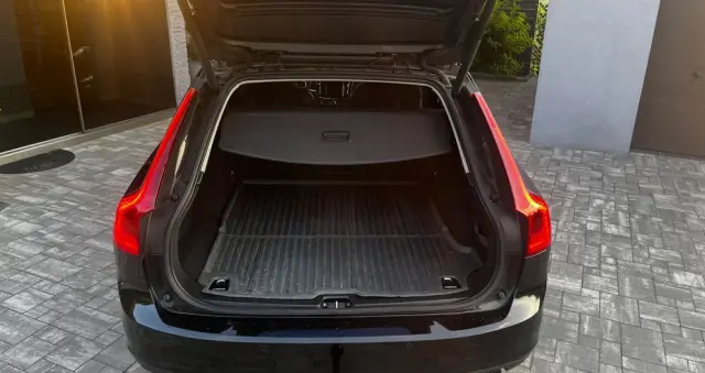 VOLVO V90 D4 Momentum