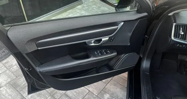 VOLVO V90 D4 Momentum