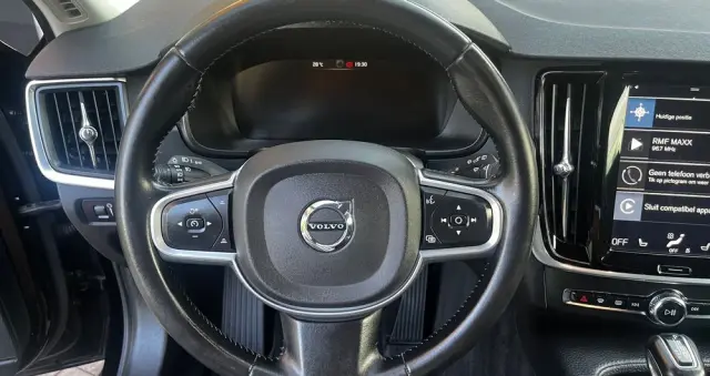 VOLVO V90 D4 Momentum