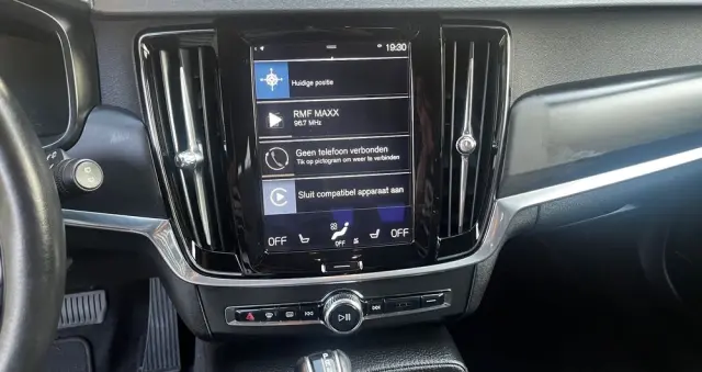 VOLVO V90 D4 Momentum