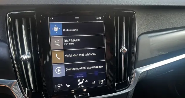 VOLVO V90 D4 Momentum