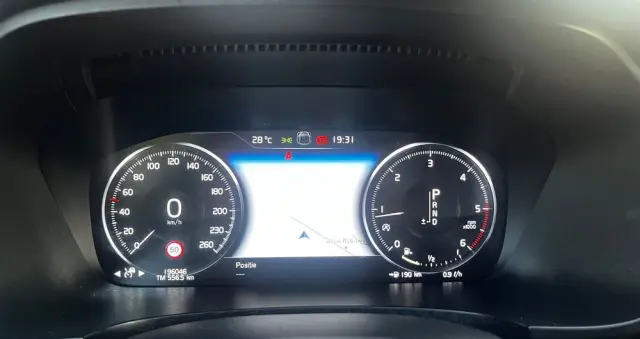 VOLVO V90 D4 Momentum