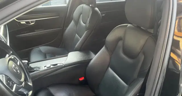 VOLVO V90 D4 Momentum