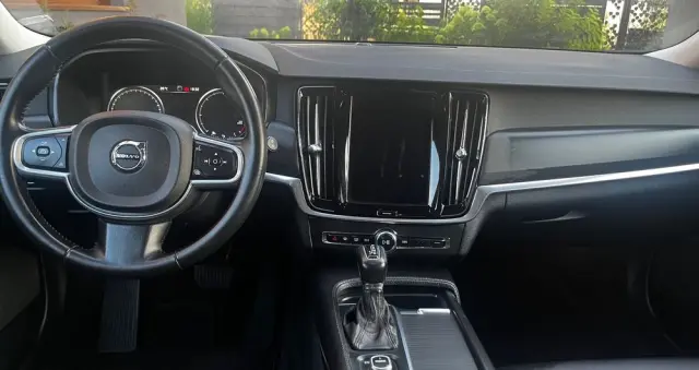 VOLVO V90 D4 Momentum