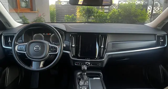 VOLVO V90 D4 Momentum
