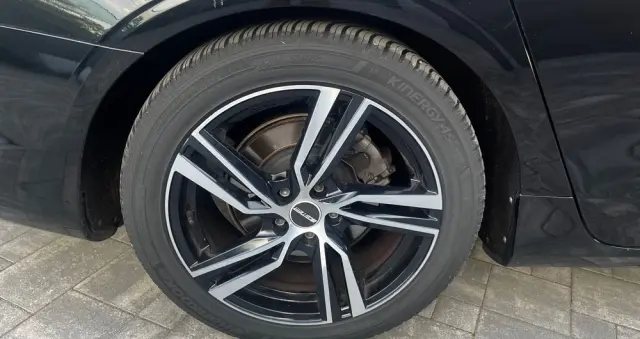 VOLVO V90 D4 Momentum