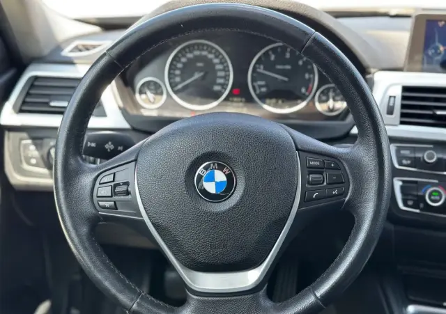 BMW Seria 3 318d