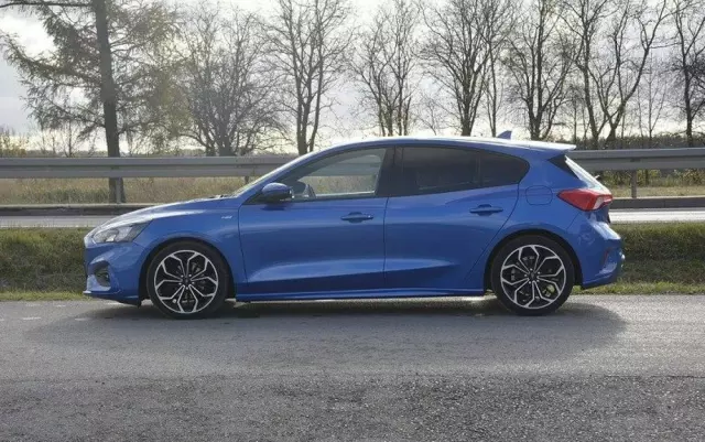 FORD Focus 1.5 EcoBlue Start-Stopp-System ST-LINE