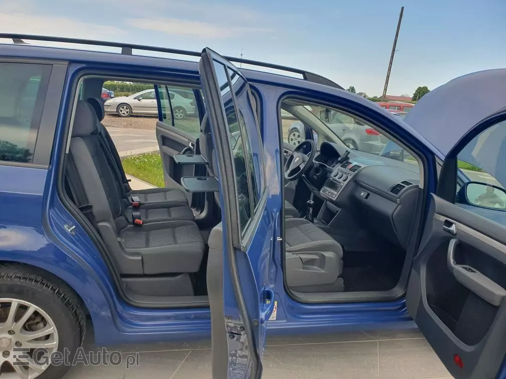 VOLKSWAGEN Touran 