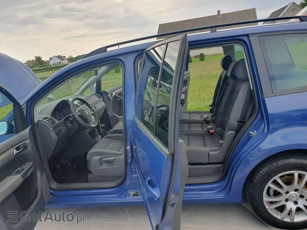 VOLKSWAGEN Touran 